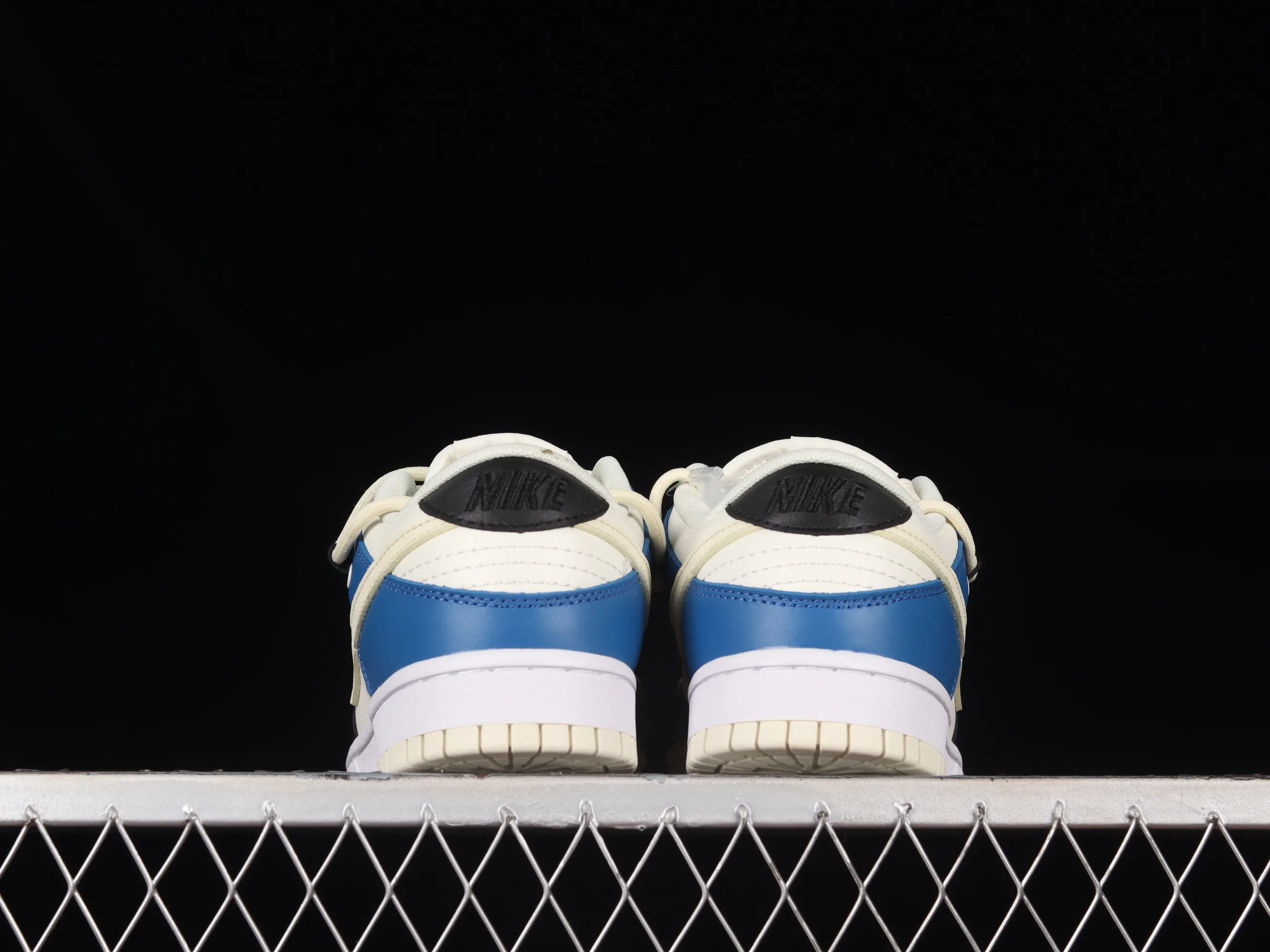 All categories Nk SB Dunk series Nk SB Dunk Low Low-top sneakers Nk Dunk Low Black, white and blue color matching Customized version of deconstructed strap casual sneakers DJ6188-100